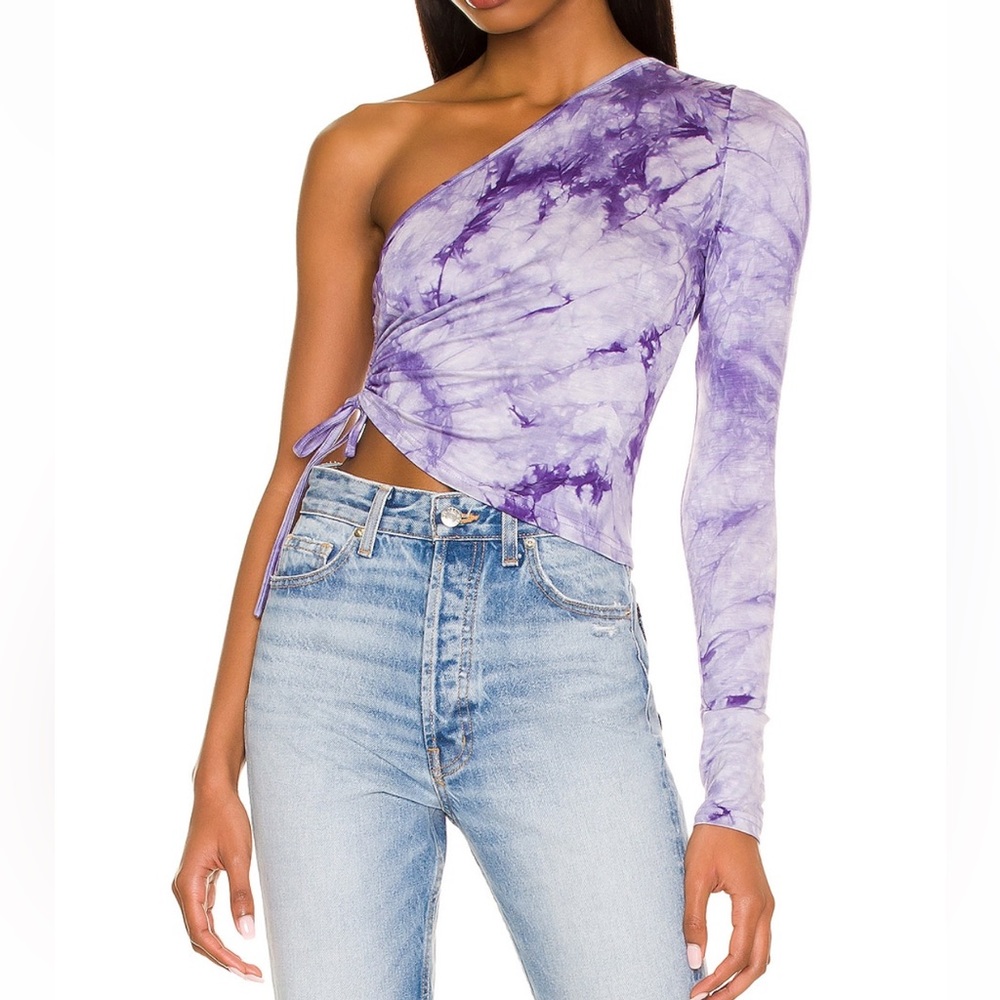 EMBER ONE SHOULDER TOP superdown
Color: Purple Tie Dye